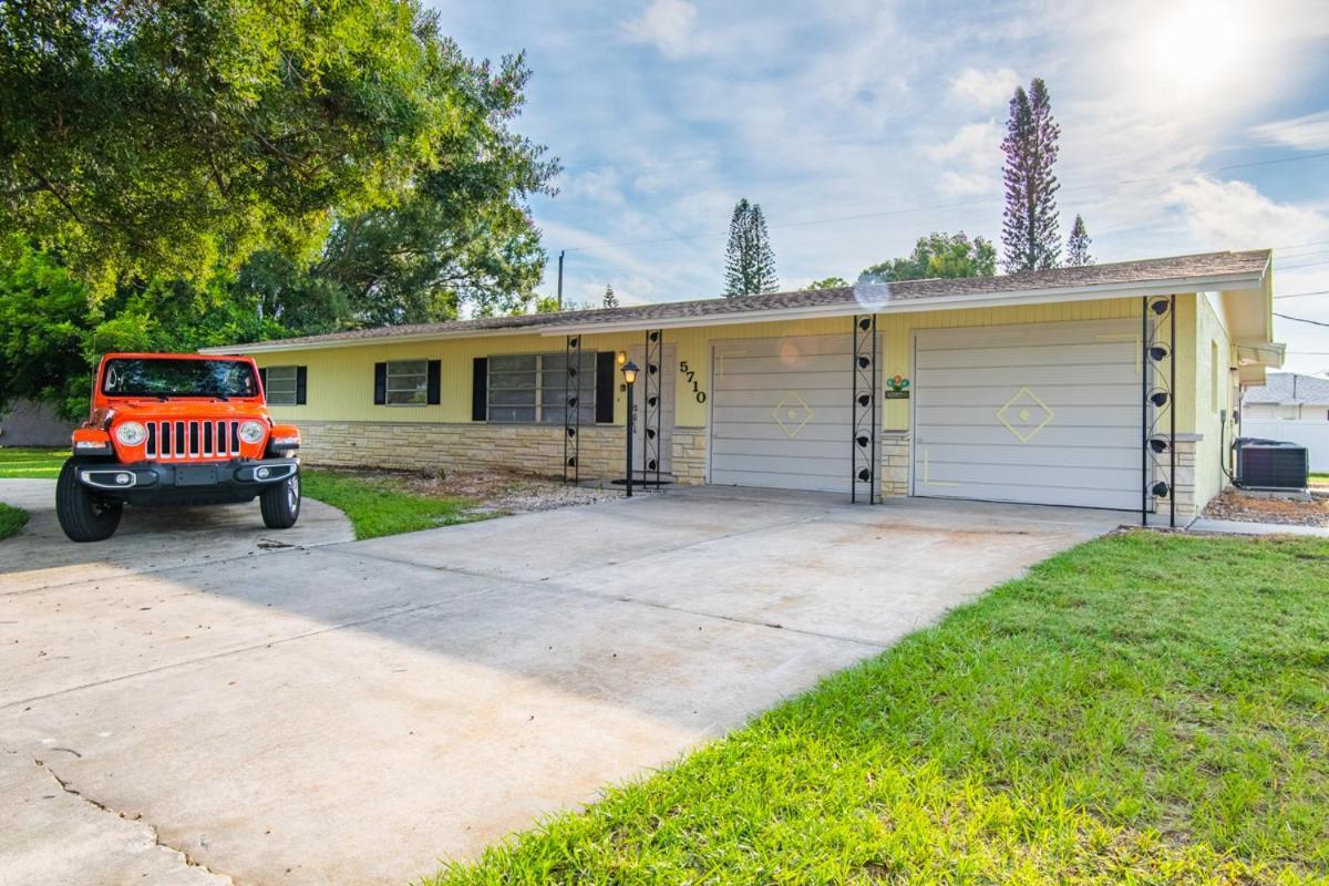 New York Avenue Rancher Sarasota Exterior photo