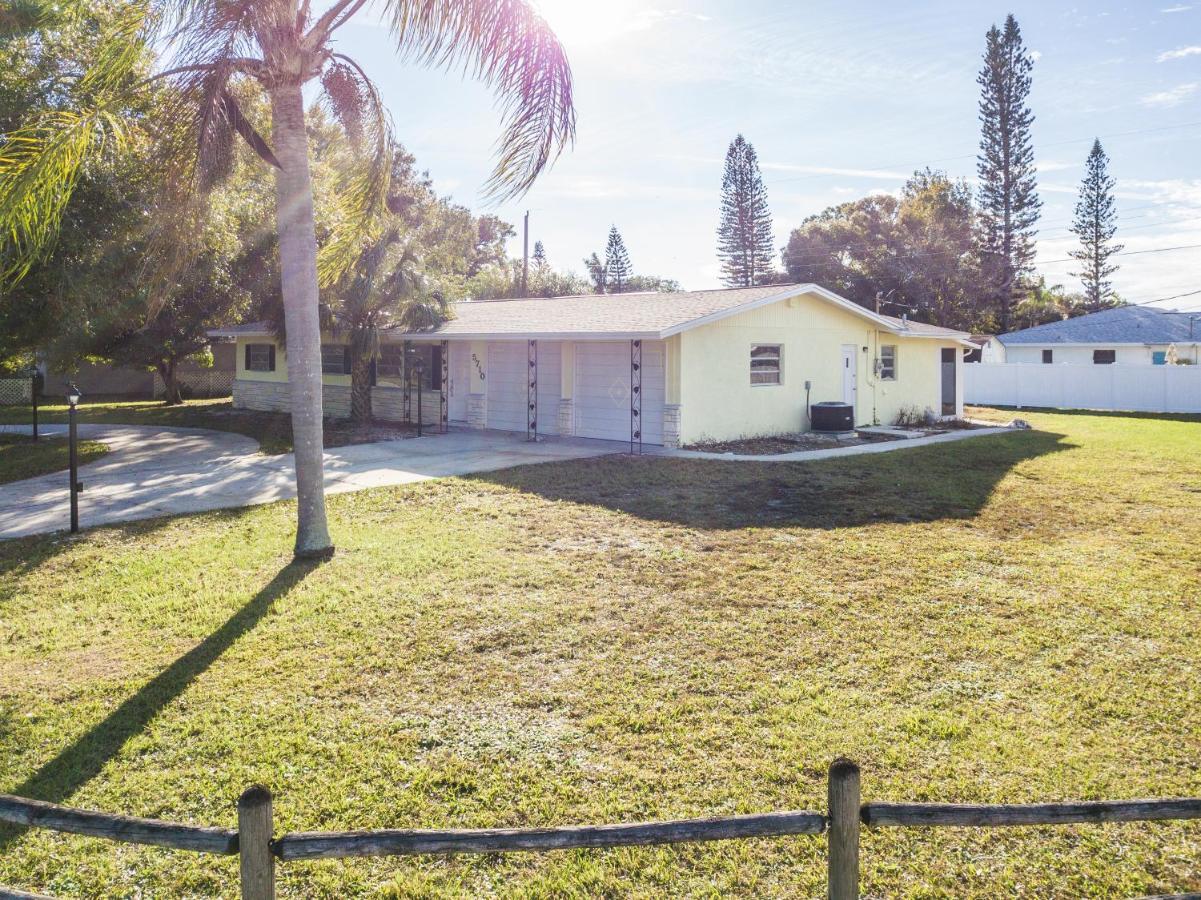 New York Avenue Rancher Sarasota Exterior photo